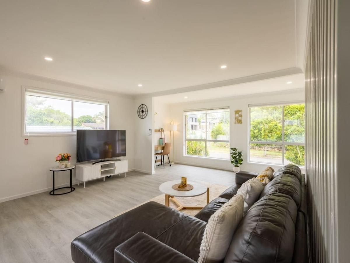 Convenient Comfort 4br Near Malls And Transport Holiday home Brisbane