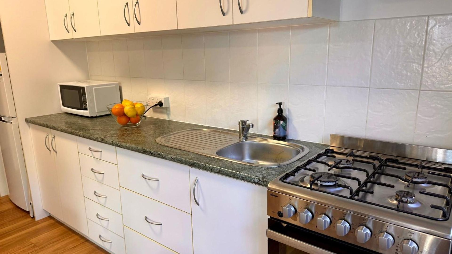 3 Bed Budget Gem With Parking Near Gabba Apartment Brisbane