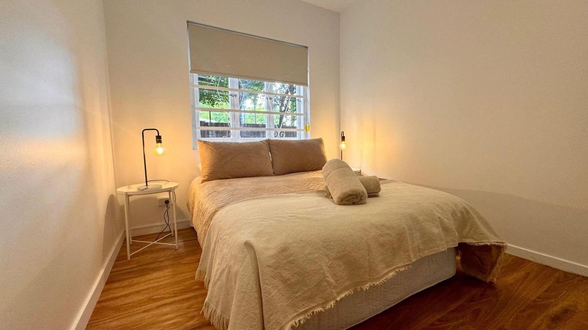 3 Bed Budget Gem With Parking Near Gabba Apartment *