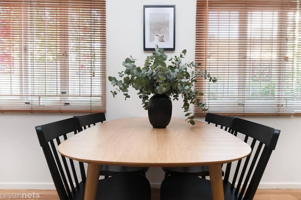 3 Bed Budget Gem With Parking Near Gabba *