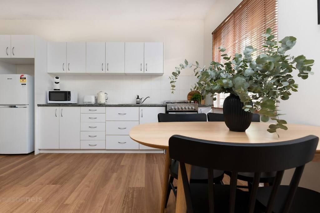 3 Bed Budget Gem With Parking Near Gabba Apartment Brisbane