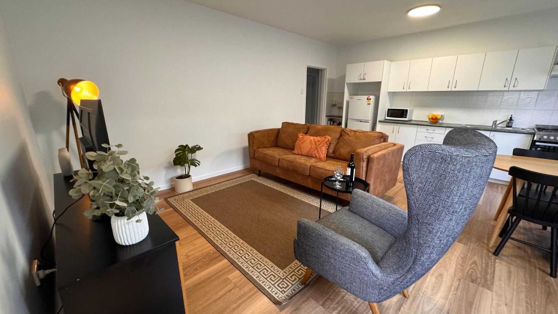 Apartment 3 Bed Budget Gem With Parking Near Gabba *