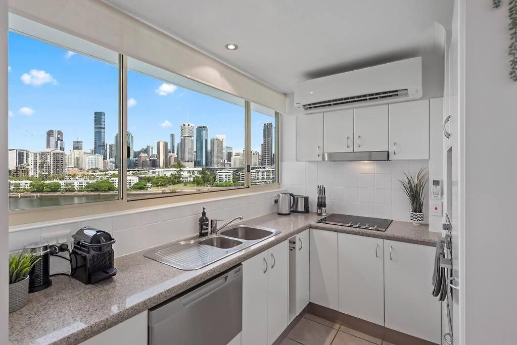 Stunning! Skyline City, Water + Story Bridge Views * Brisbane