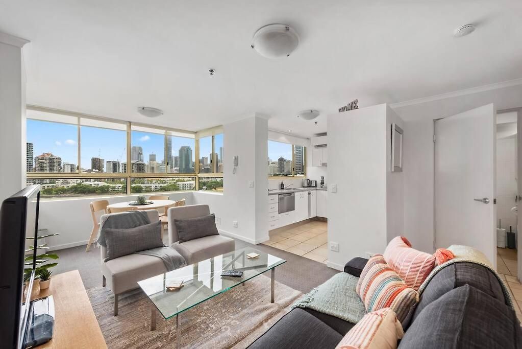 Apartment Stunning! Skyline City, Water + Story Bridge Views *