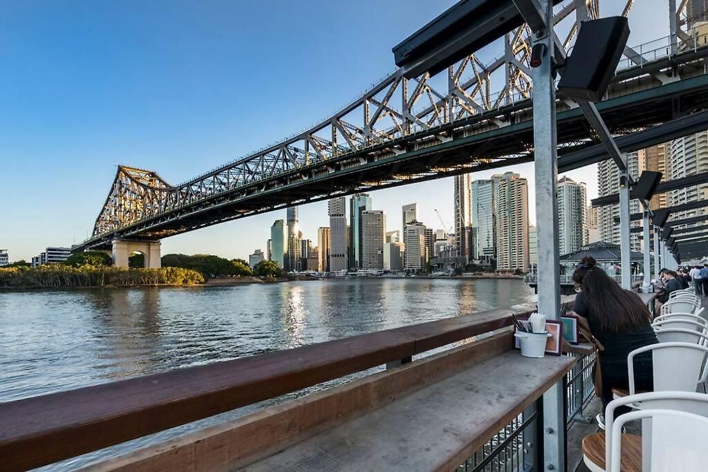 Groovy! ~ New Farm ~ Walk To Cbd Apartment *