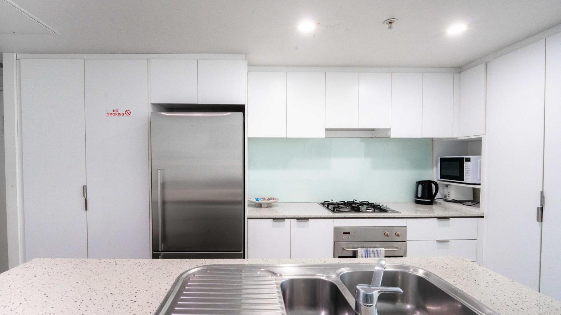 Apartment Prime Location - Cbd 1 Bed W Shared 25m Pool, Gym, Sundeck And A Bbq Area *