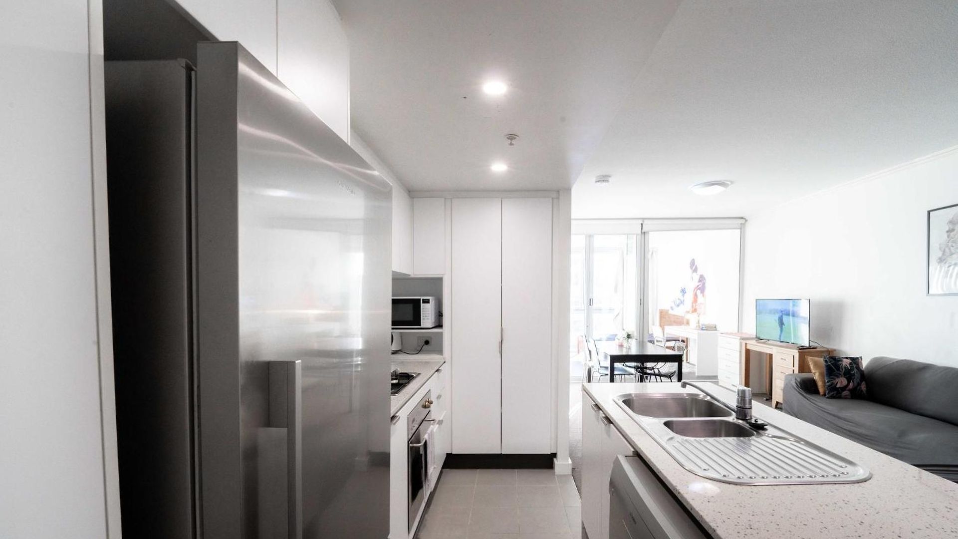 Prime Location - Cbd 1 Bed W Shared 25m Pool, Gym, Sundeck And A Bbq Area * Brisbane