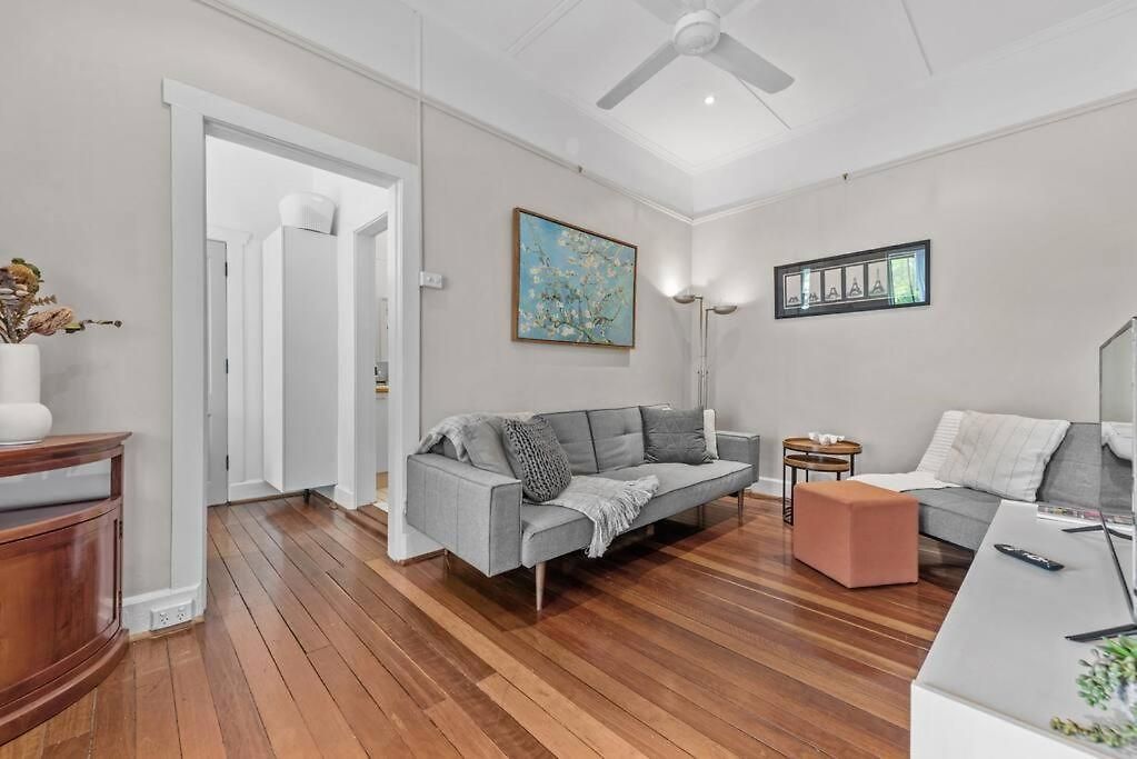 Apartment Abracadabra! ~ 1bed / 1bath / Balconies ~ New Farm