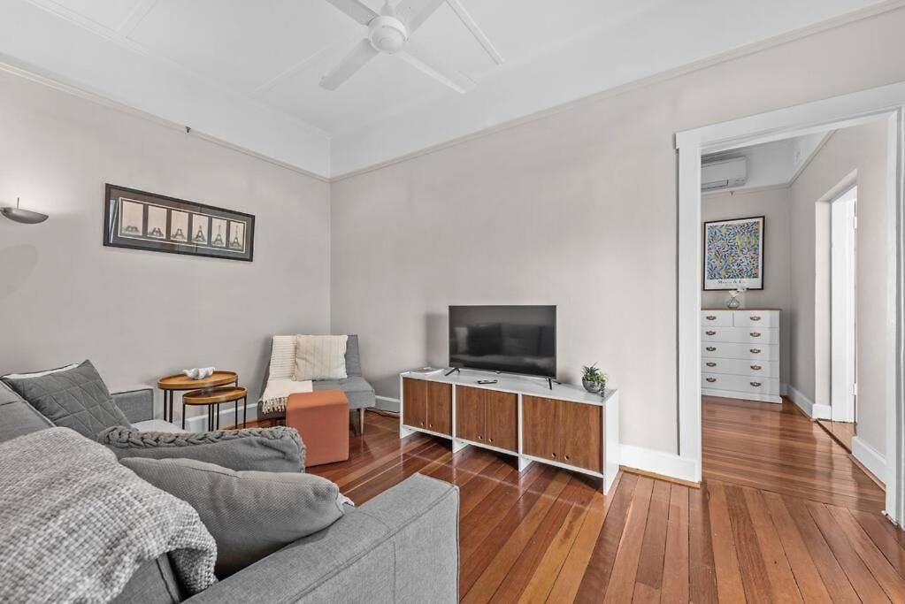 Abracadabra! ~ 1bed / 1bath / Balconies ~ New Farm Apartment