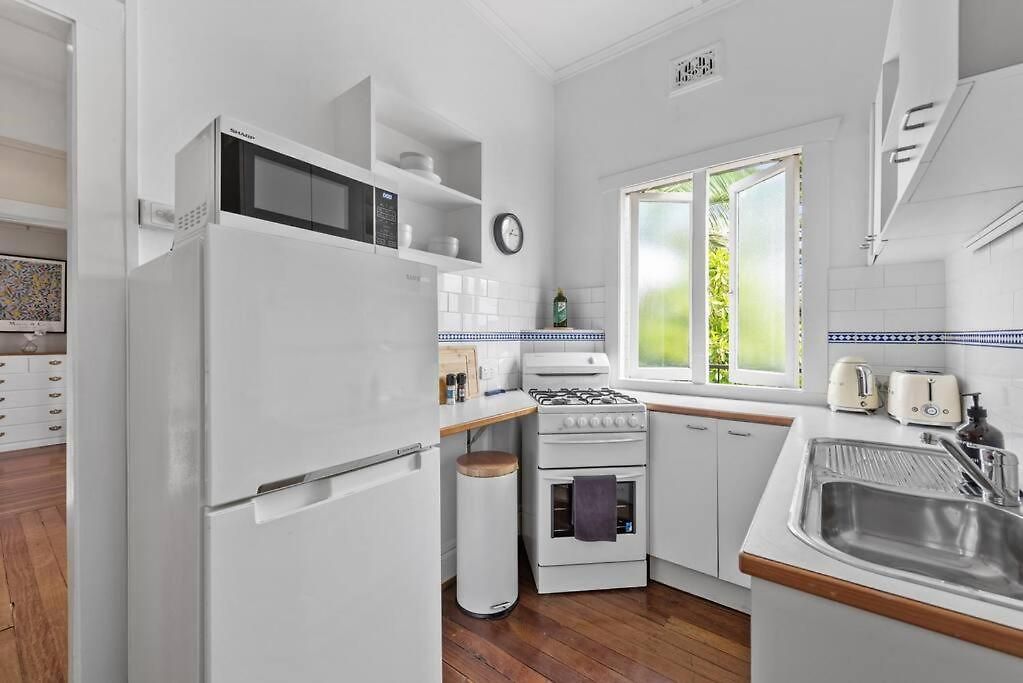Abracadabra! ~ 1bed / 1bath / Balconies ~ New Farm