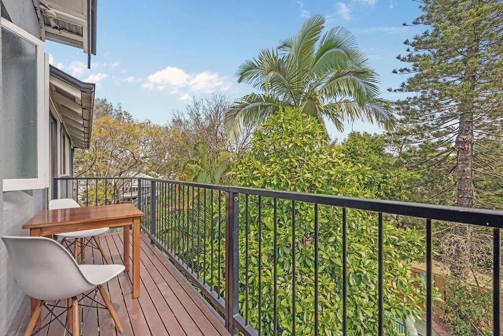 Apartment Abracadabra! ~ 1bed / 1bath / Balconies ~ New Farm