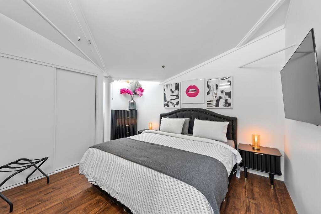 Apartment Woolstore Elegance ~ 2bed/2bath/1car ~ Teneriffe