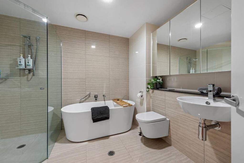 Skyhigh Executive! ~ 2bed/2bath/1car/views ~ Cbd Apartment *
