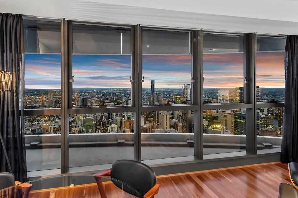 Apartment Skyhigh Executive! ~ 2bed/2bath/1car/views ~ Cbd