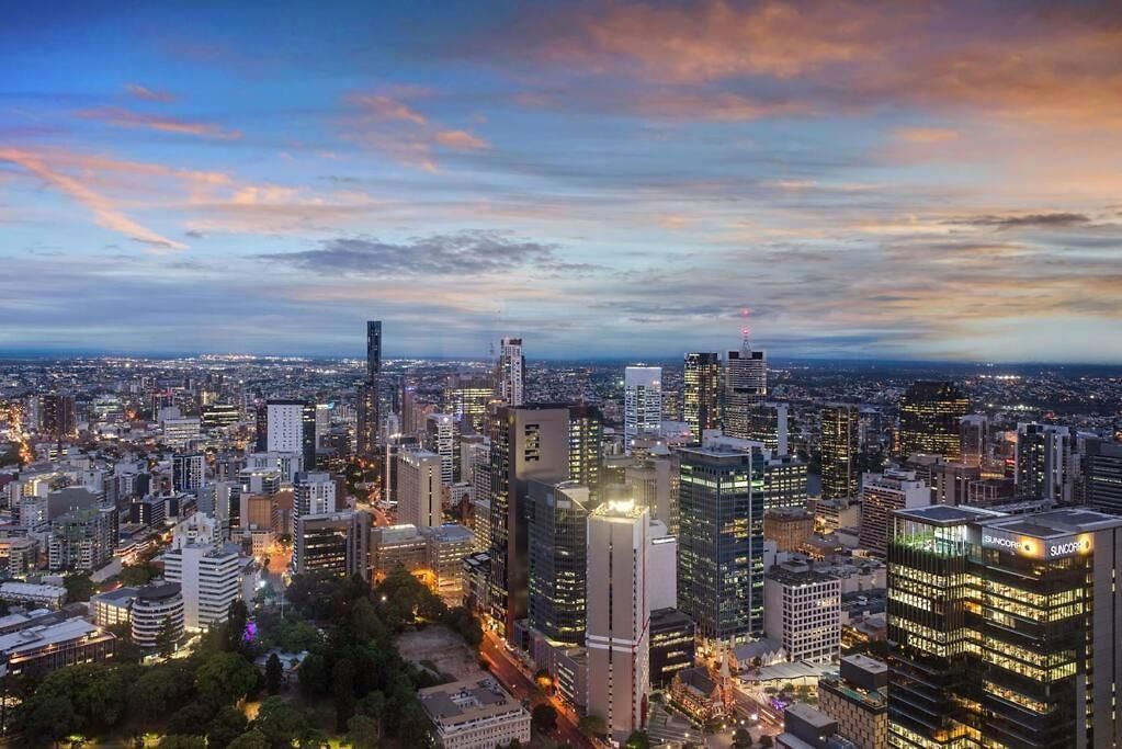 Skyhigh Executive! ~ 2bed/2bath/1car/views ~ Cbd Brisbane
