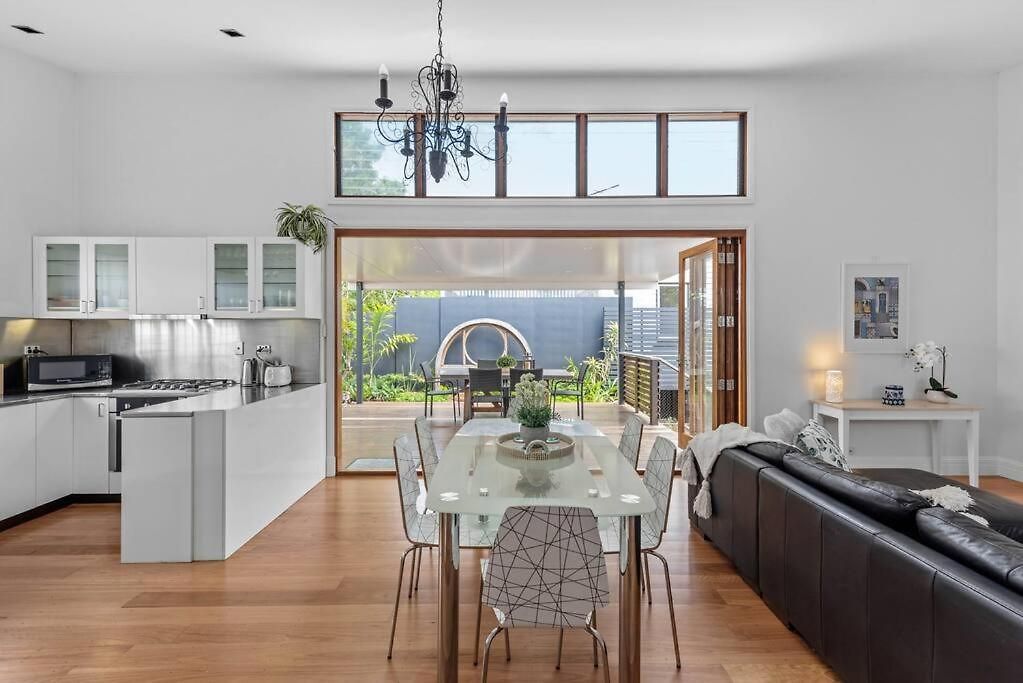 Contemporary Character! 3bed/1.5bath/1car~new Farm Brisbane