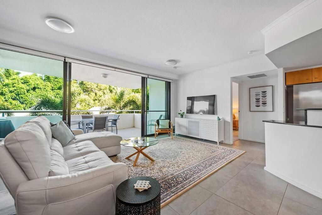 New Farm Water Views! 2bed/2bath/1car Apartment *