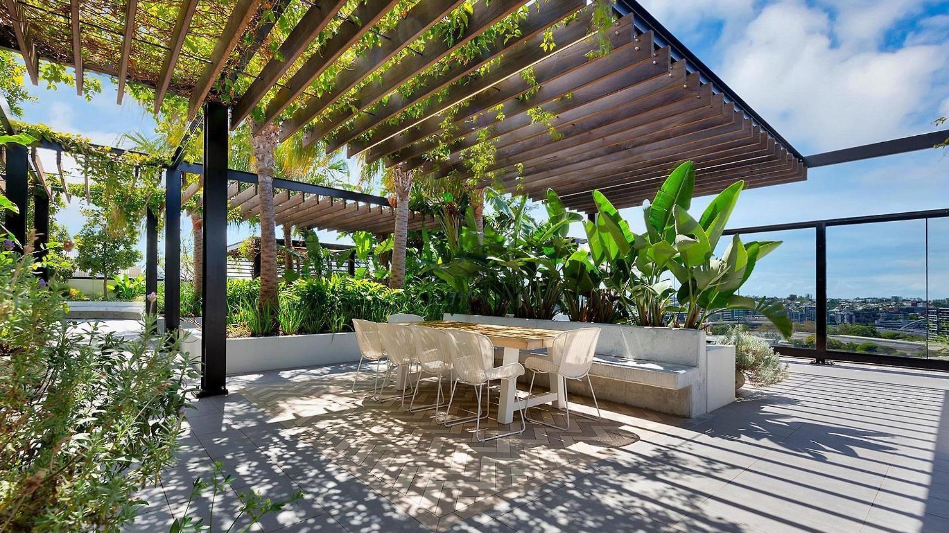 Location! Boutique 2br With Pool & Bbq Near South Bank And *