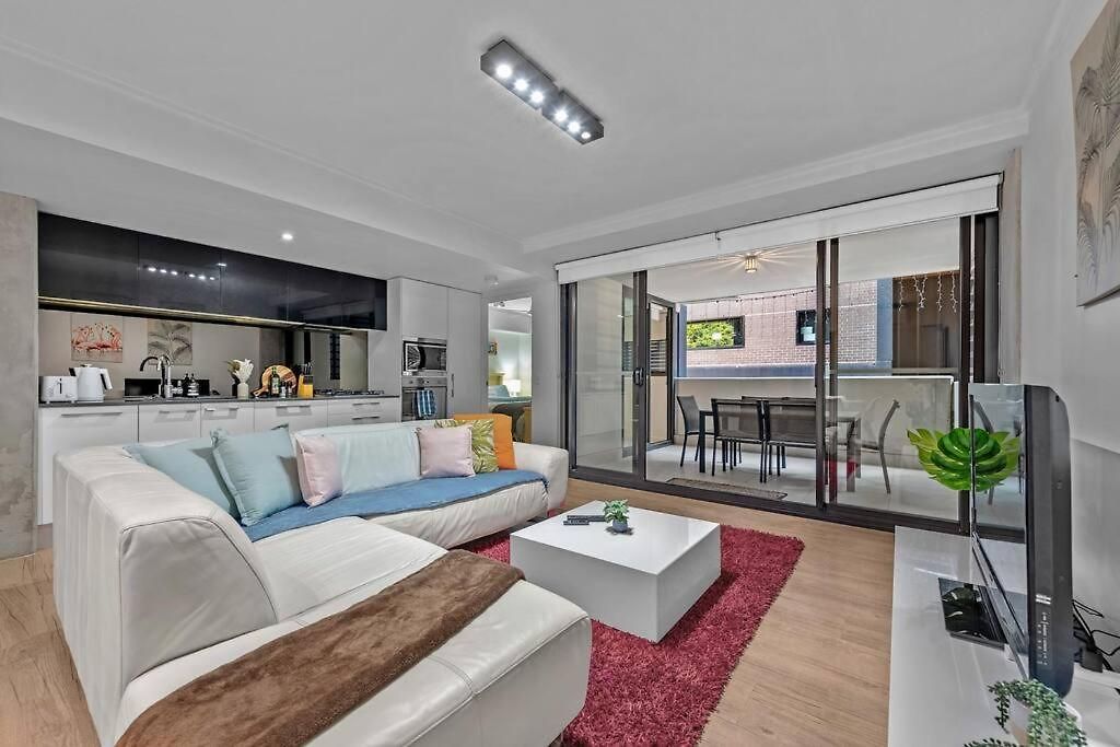 South Bank Central! ~ 2bed, 2bath, 1car, 2balcony