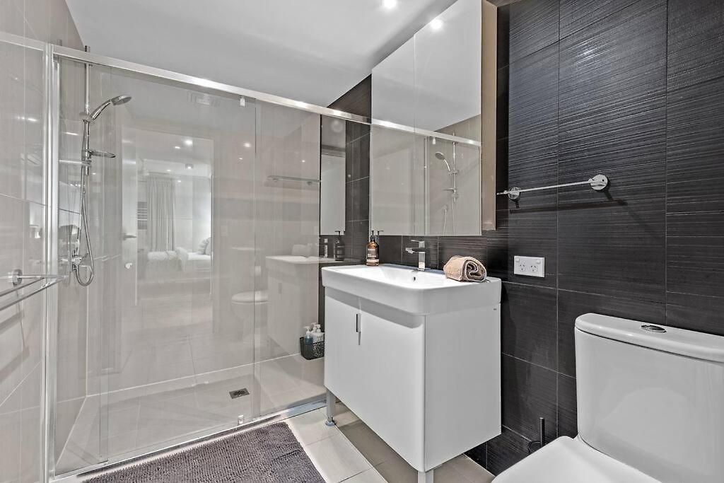 Apartment South Bank Central! ~ 2bed, 2bath, 1car, 2balcony Brisbane