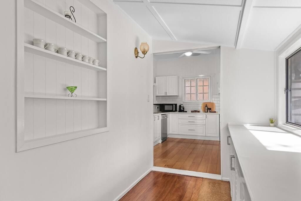 Nan's House! 2bed, 1bath, 1car ~ East