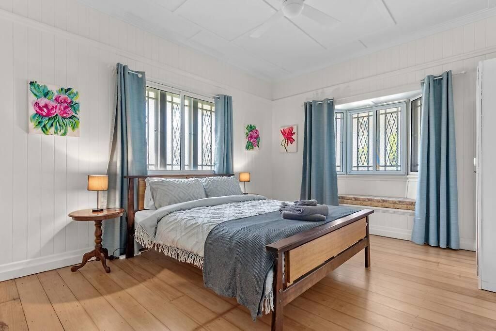 Nan's House! 2bed, 1bath, 1car ~ East *