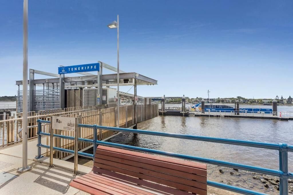 Tasteful Teneriffe - 1bed, 1bath, Balconies *