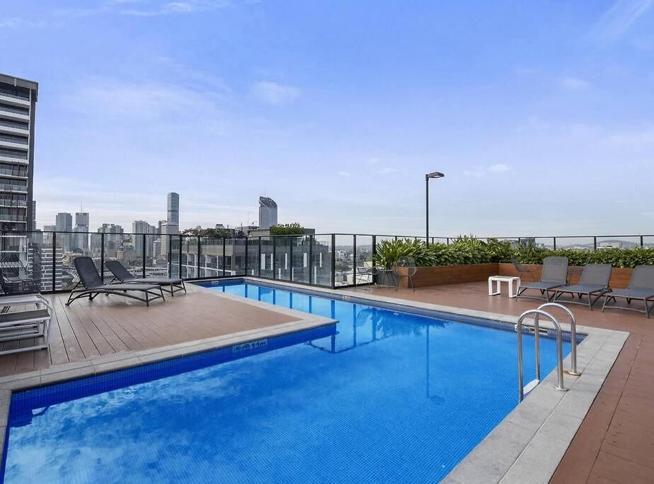 Apartment South Bank Styling! ~ 1bed, 1bath, 1car, Balcony