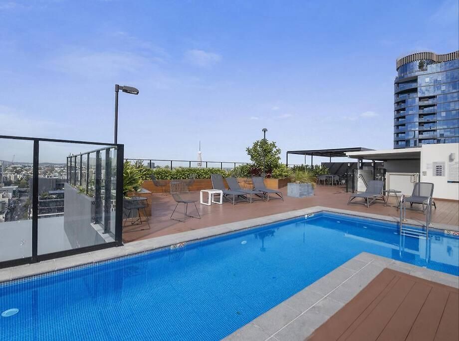 Apartment South Bank Styling! ~ 1bed, 1bath, 1car, Balcony *