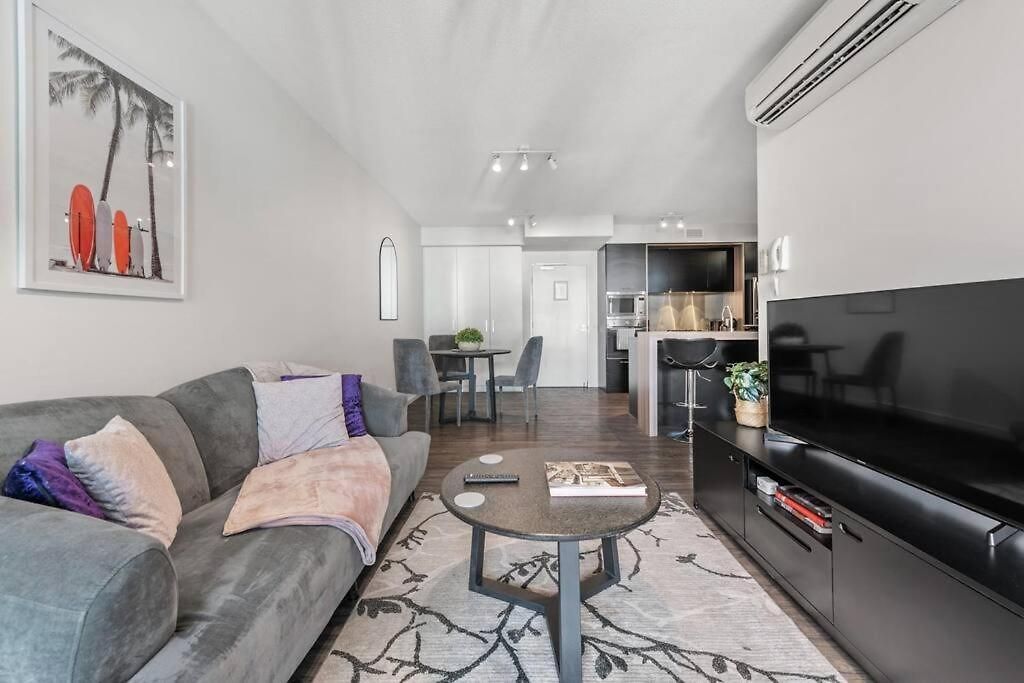 South Bank Styling! ~ 1bed, 1bath, 1car, Balcony Brisbane