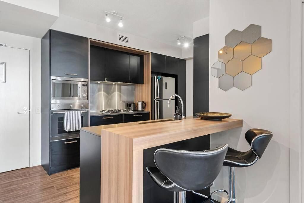 South Bank Styling! ~ 1bed, 1bath, 1car, Balcony * Brisbane