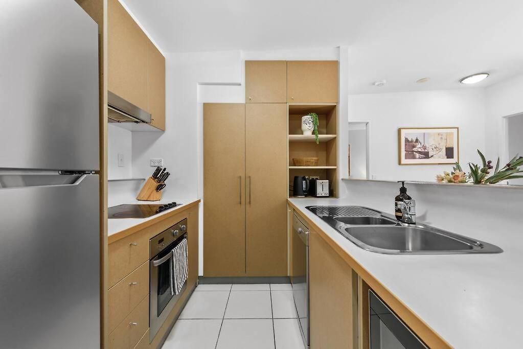 Apartment Away From Home! 2bed/1bath/car/pool~2kms Cbd Brisbane