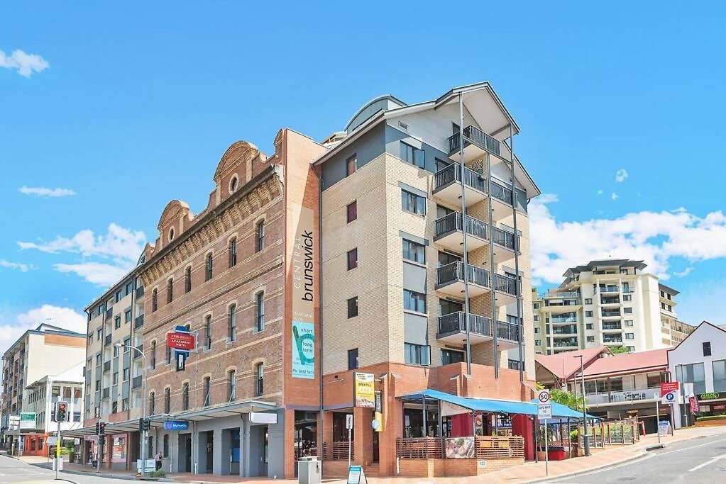 2 Seconds To…everything! 1bed/1bath/1car/cbd Views