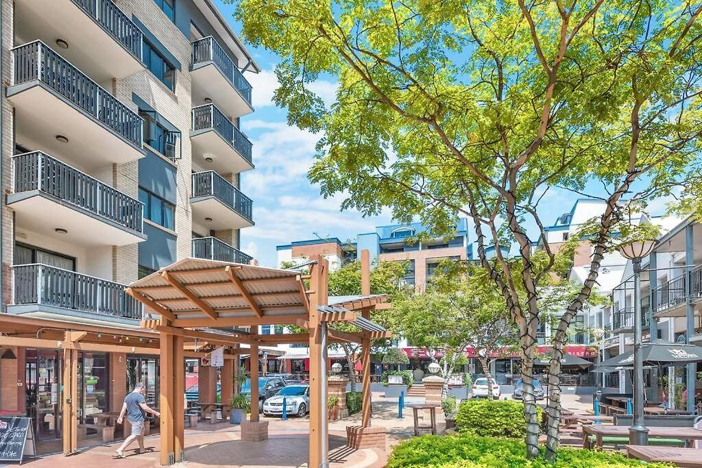2 Seconds To…everything! 1bed/1bath/1car/cbd Views Apartment Brisbane