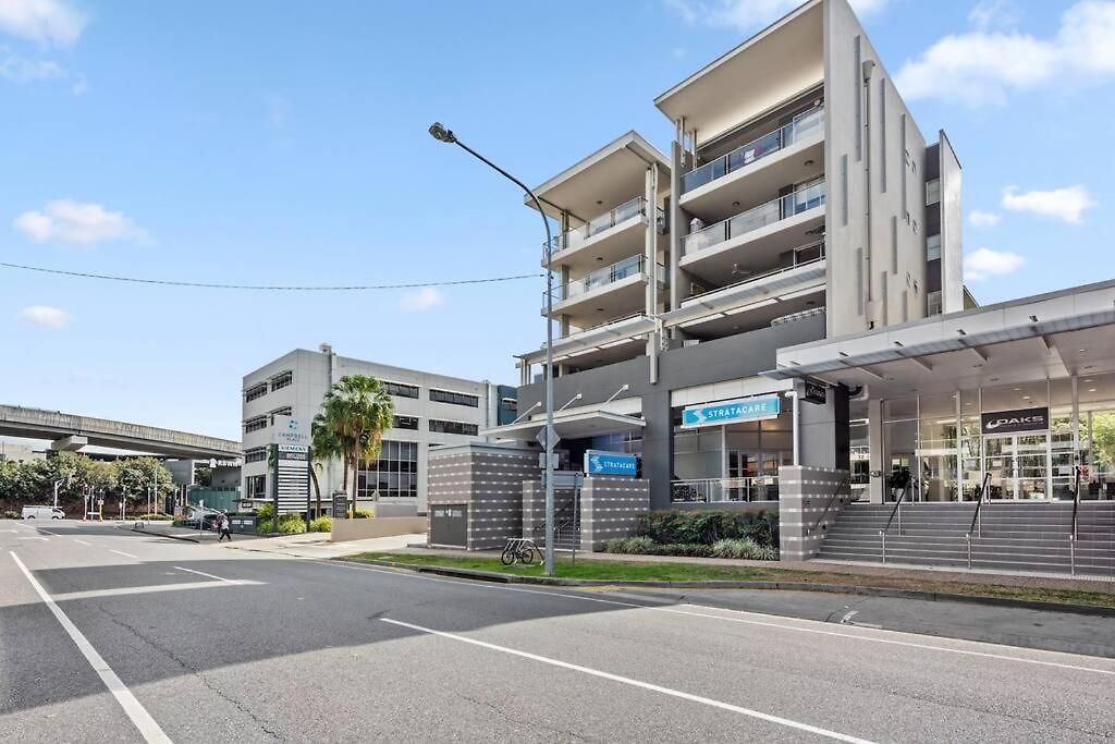 Prime Position! 3bed/2bath/1car ~ 10mins To Cbd Apartment *