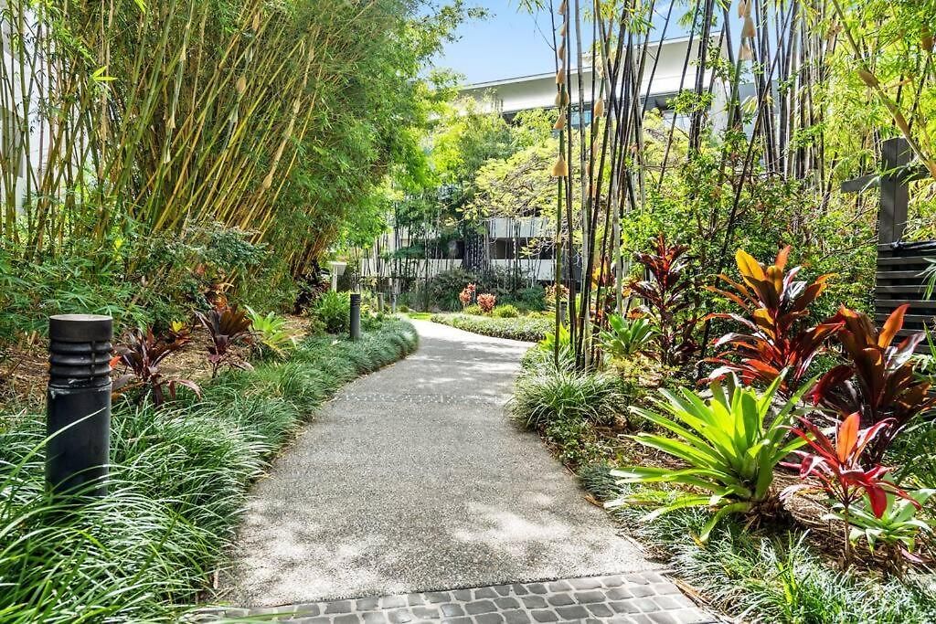 Prime Position! 3bed/2bath/1car ~ 10mins To Cbd Apartment Brisbane