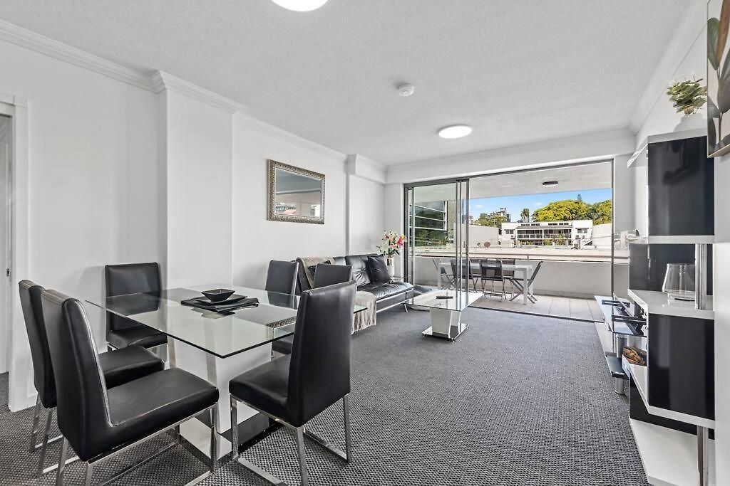 Prime Position! 3bed/2bath/1car ~ 10mins To Cbd Apartment *
