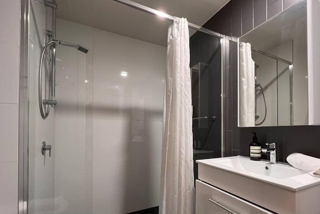 South One Bedroom Apartment *