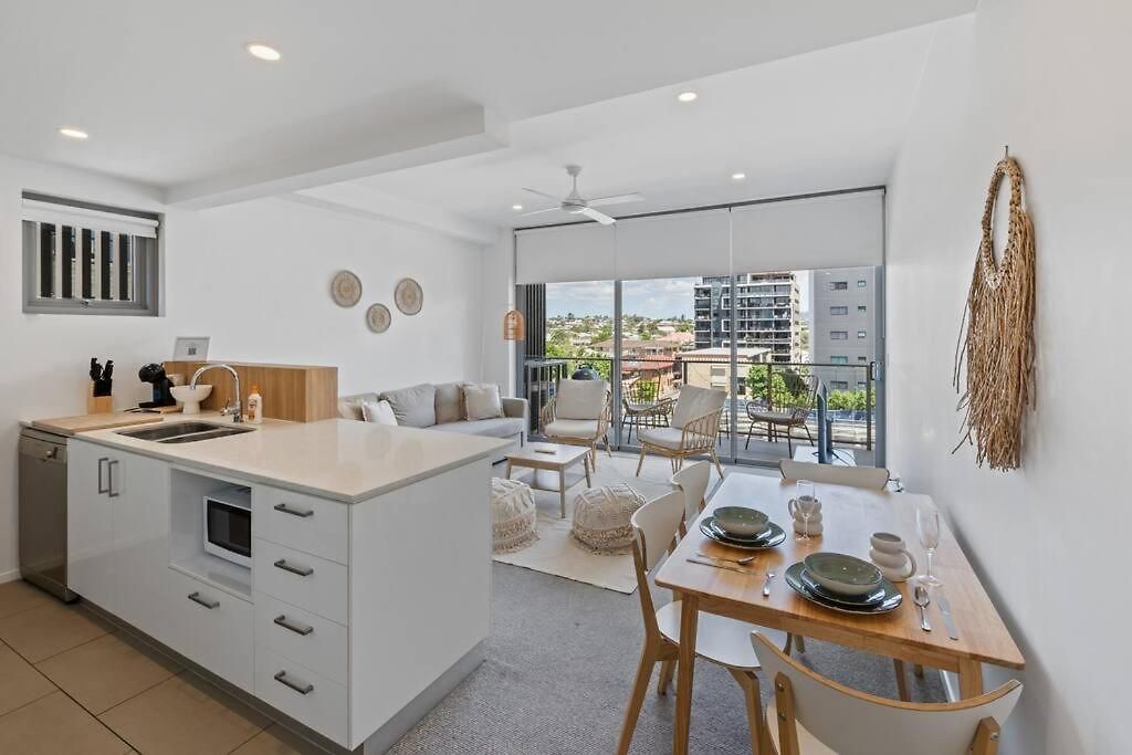 Peaceful With Parking Apartment