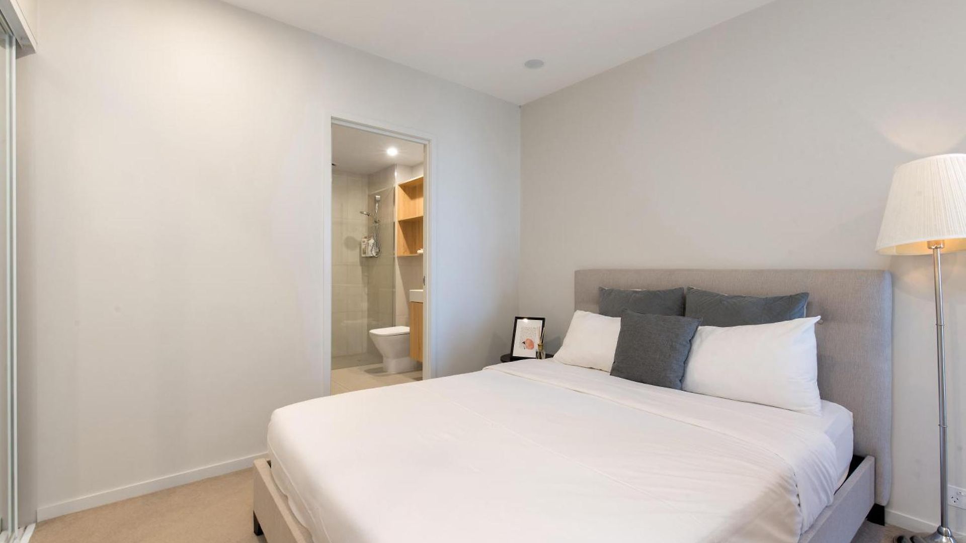 Queen St Apartment