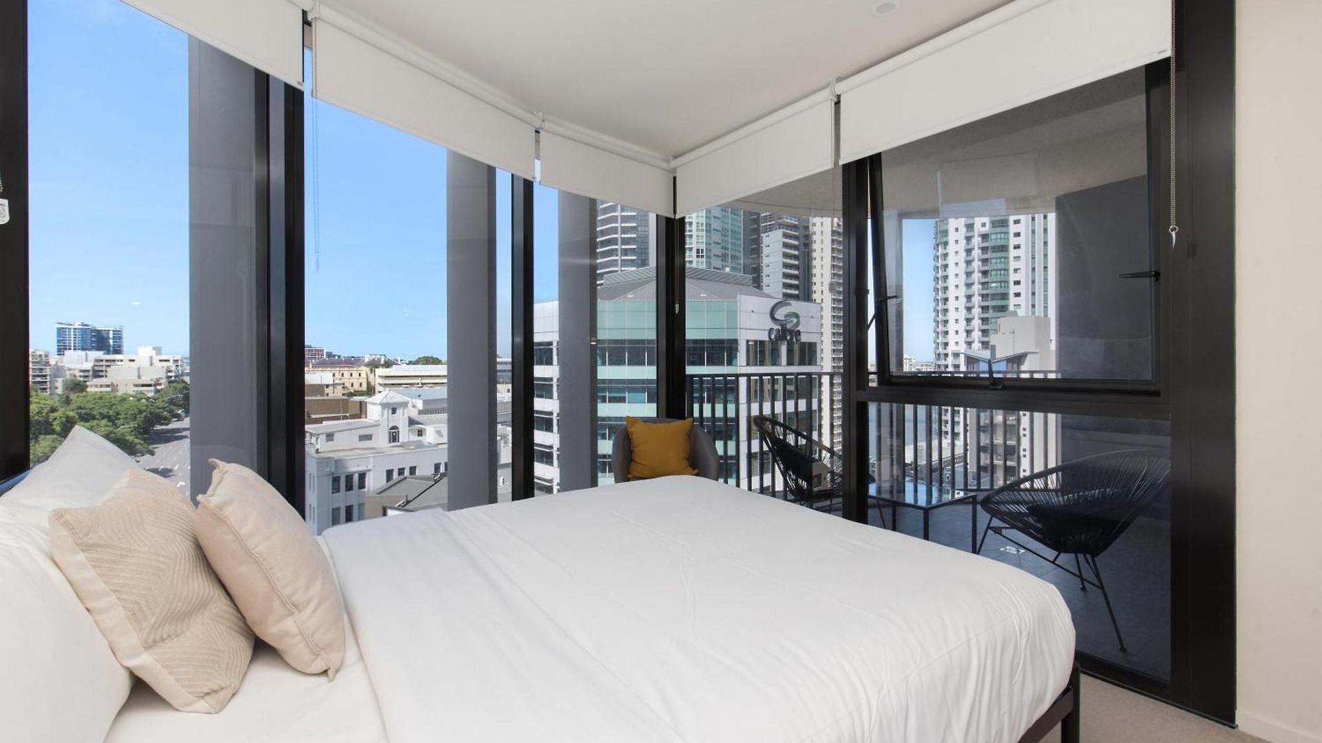 Queen St Apartment *