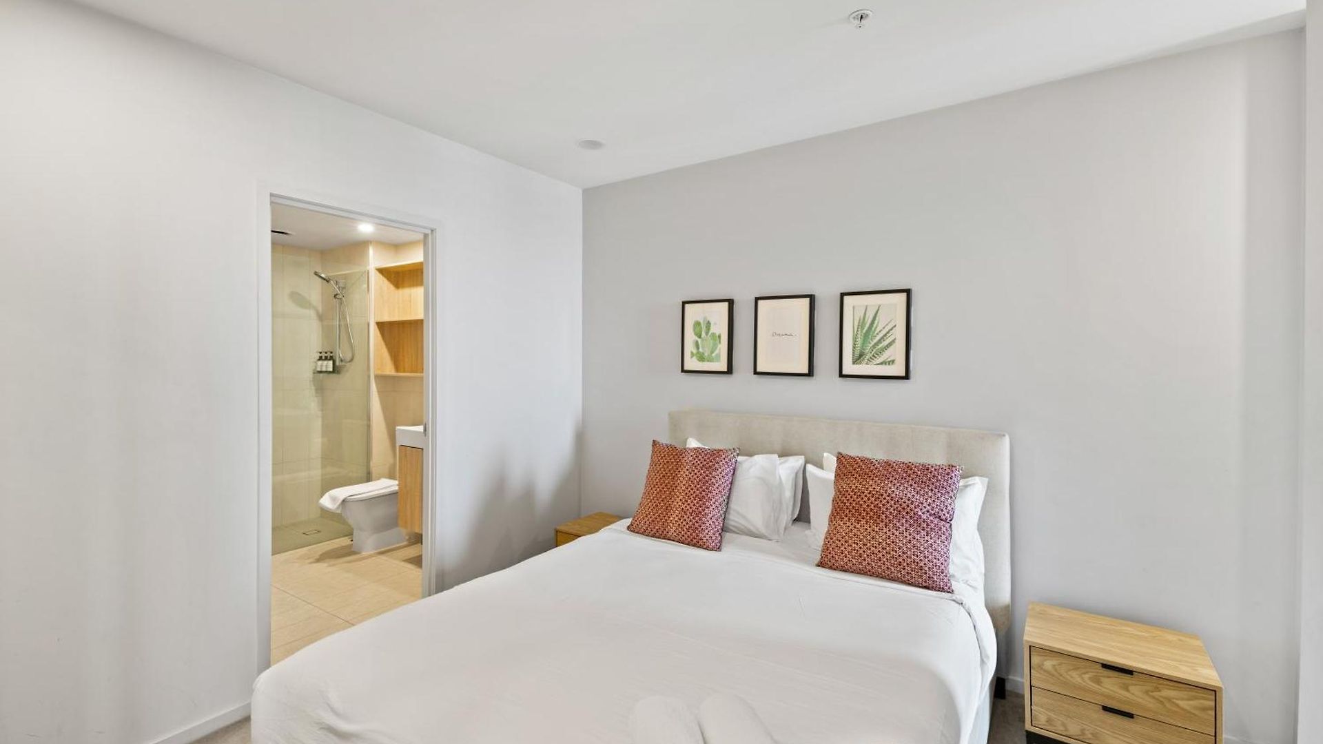 Queen St Apartment