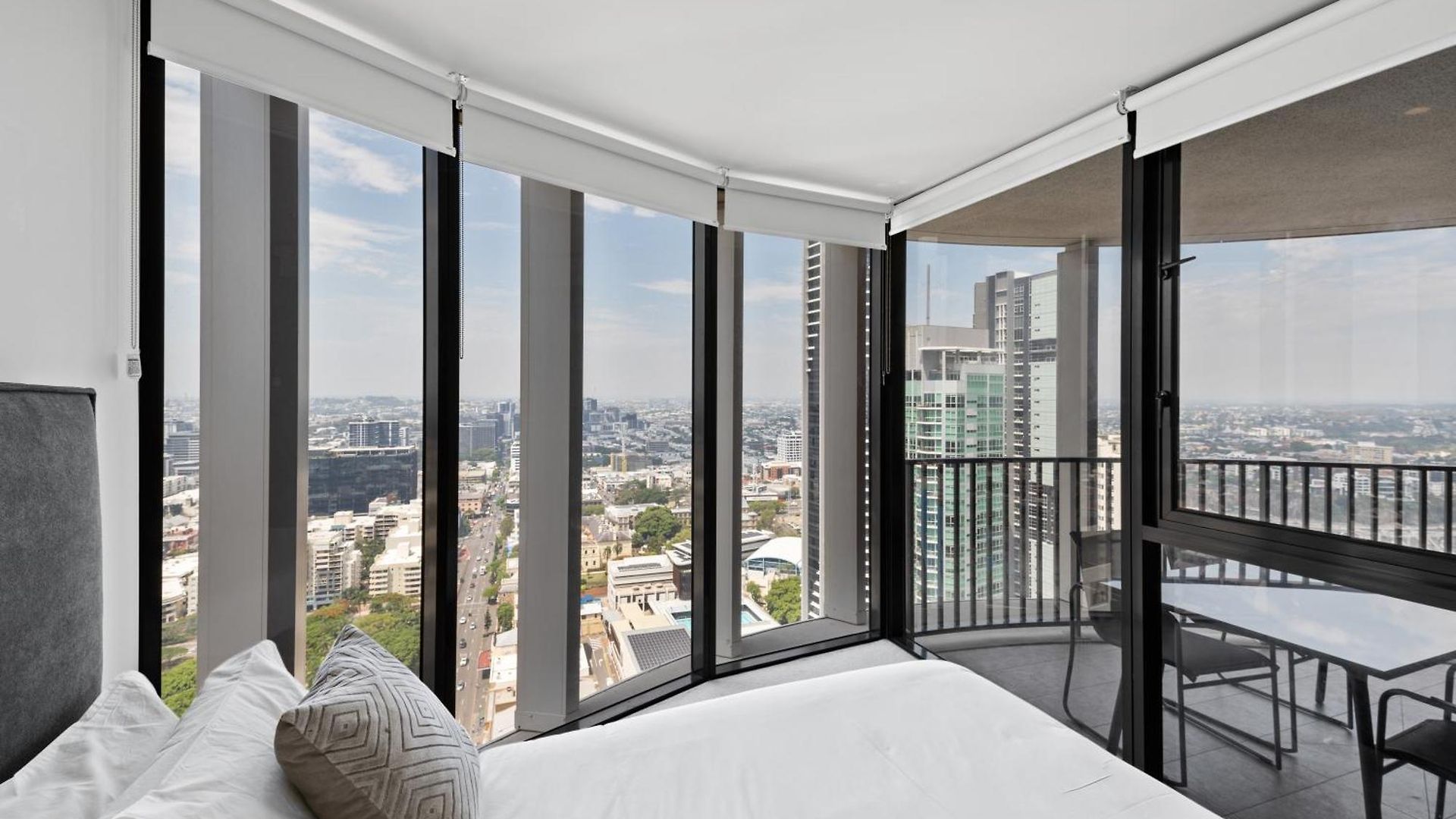 Queen St Apartment *