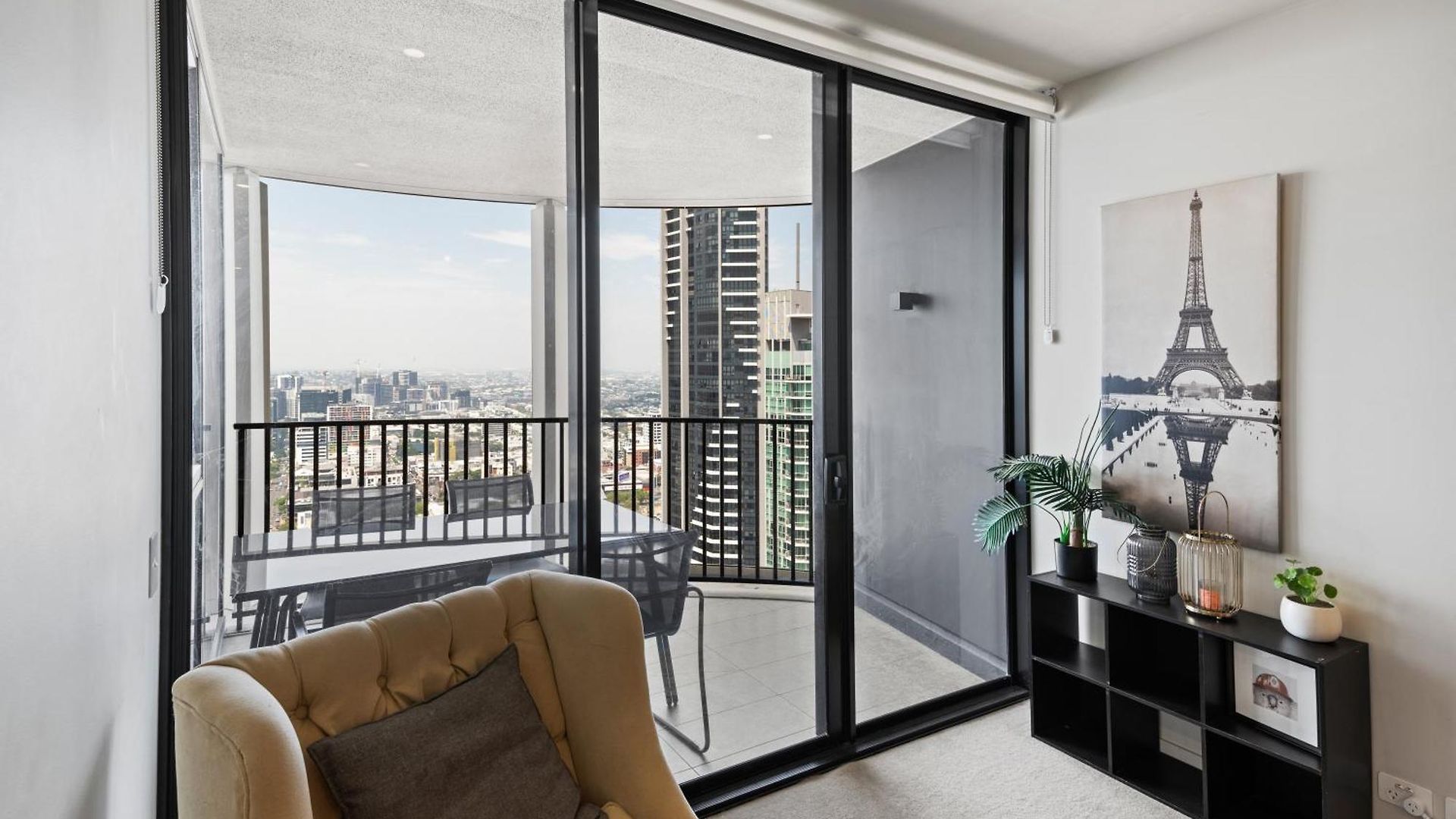 Apartment Queen St