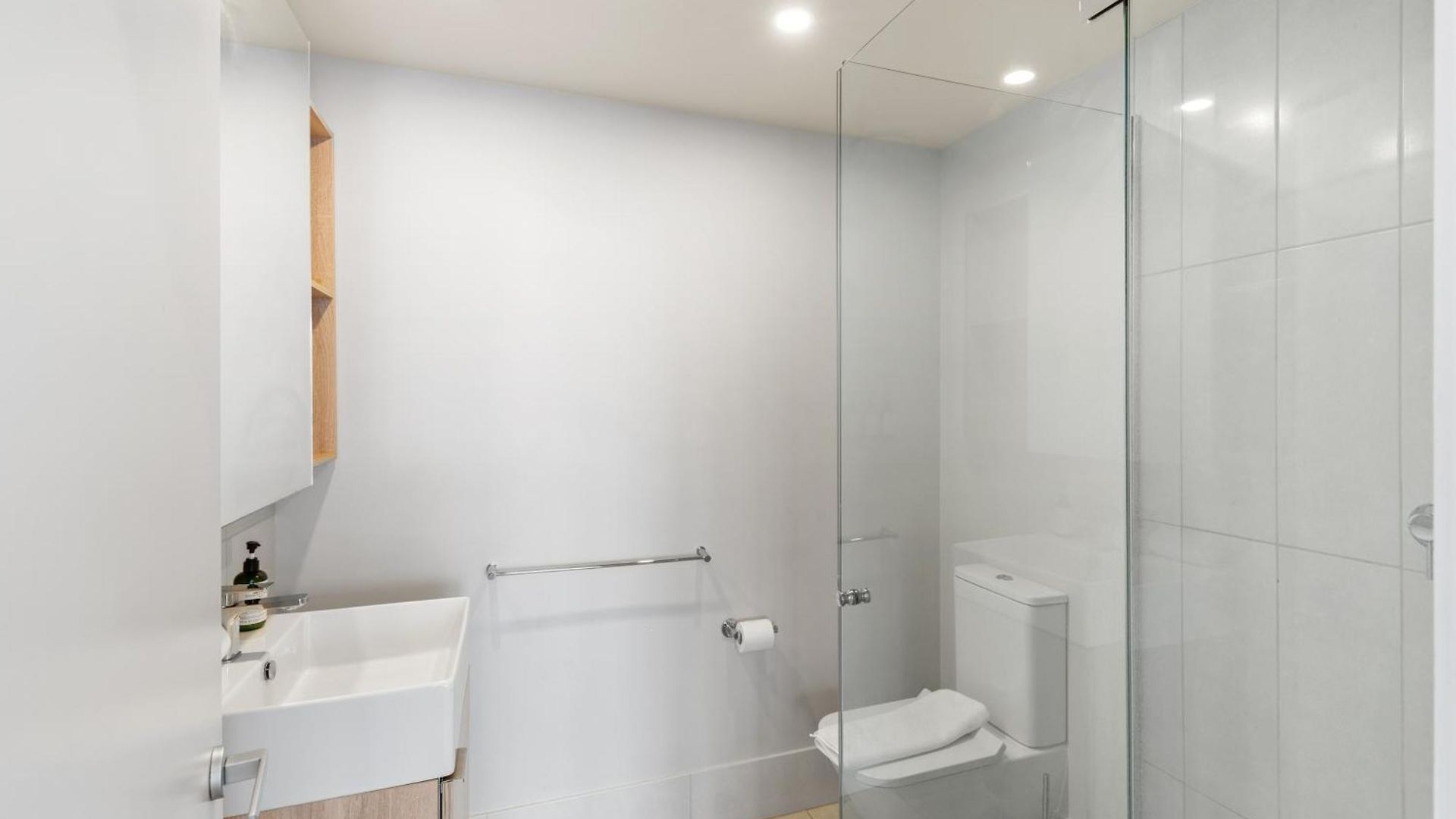 Queen St Apartment *