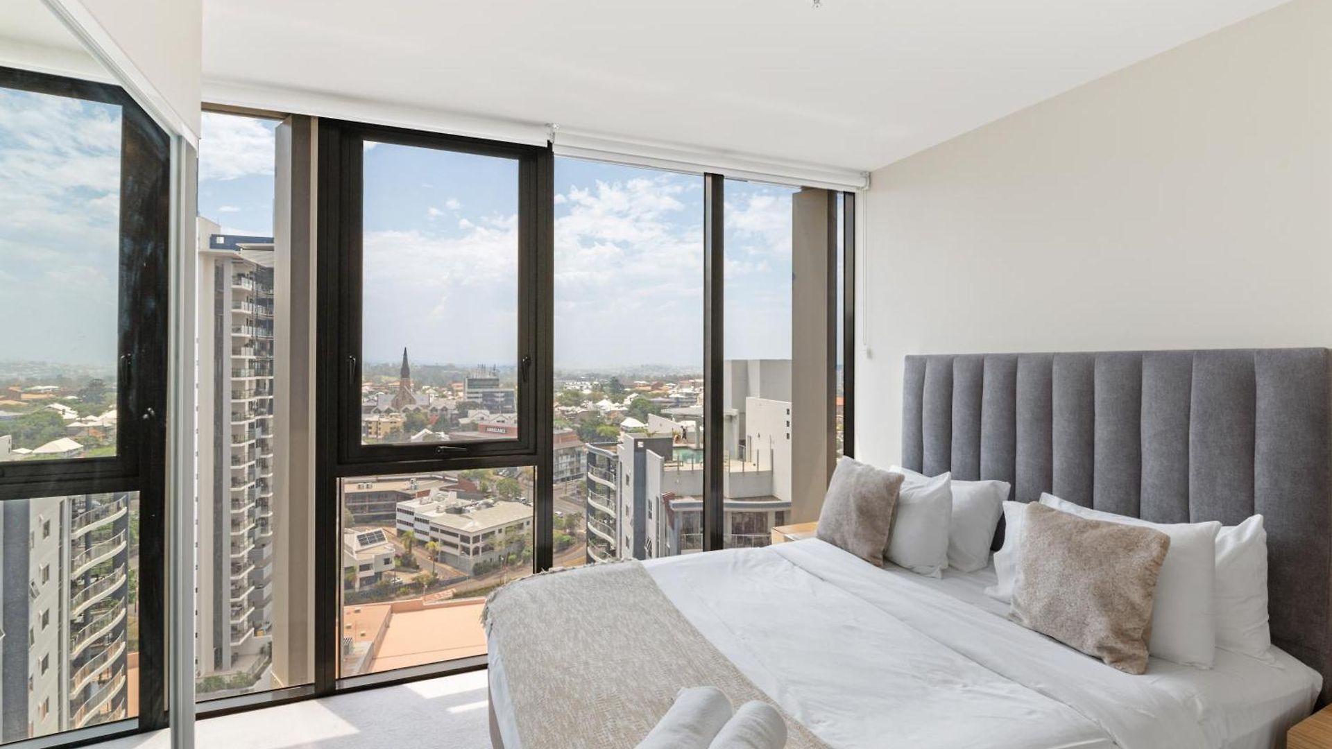 Apartment Queen St