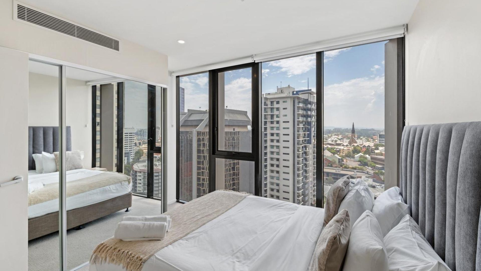 Queen St Apartment *