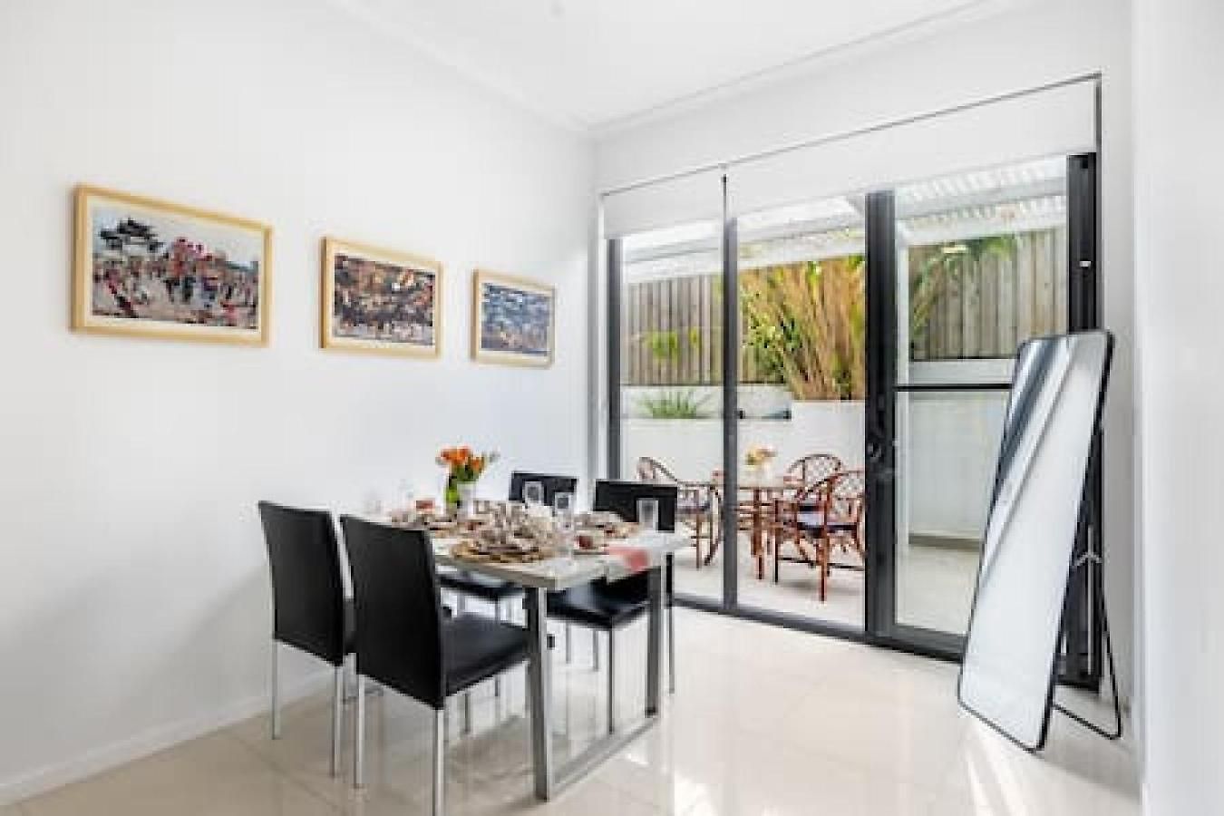 Of Toowong Neat Near Station *