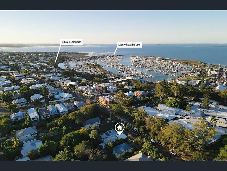 Holiday home 3br15ba House W Parking Close To Eastwood M8 Brisbane