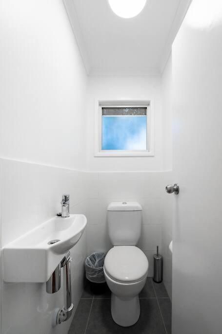 3br15ba House W Parking Close To Eastwood M8 Holiday home *